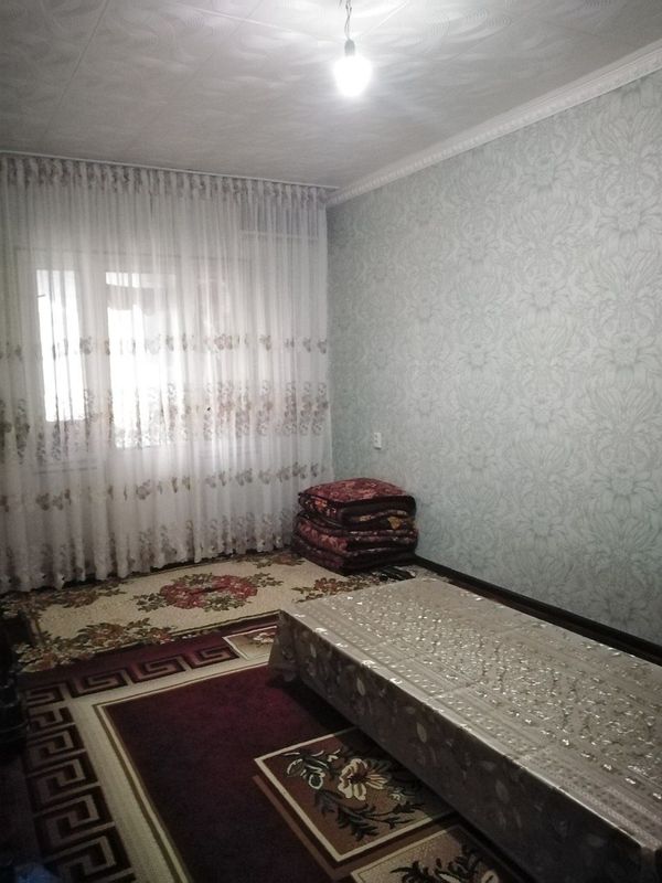 Qarshi shahri markazi, 2-qavatdan 3 xonali uy, 71m²