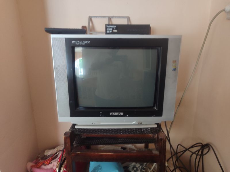televizor b\u yaxshi xolatda ishlaydi televizor b\u yaxshi xolatda ishlaydi