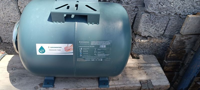 Продам расширительный бак для холодной воды. Продам расширительный бак для холодной воды.
