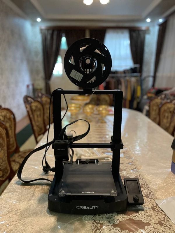 Ender 3 v3 se + 6ta filament + extiyot qismlar