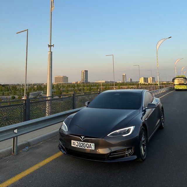 Продаётся или возможен обмен Tesla S