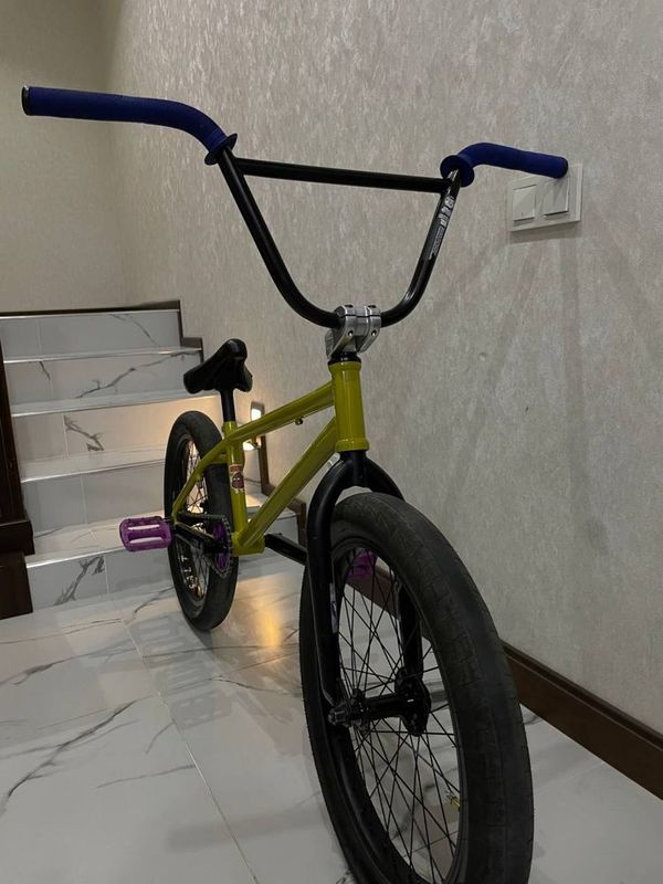 Custome BMX (велосипед для трюков)