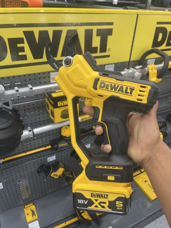 Секатор аккумуляторный DeWALT DCMPP568P1-QW Секатор аккумуляторный DeWALT DCMPP568P1-QW