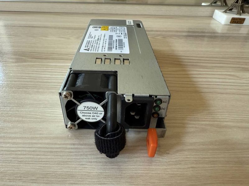 Блок питания Lenovo ThinkSystem 750W Platinum Блок питания Lenovo ThinkSystem 750W Platinum