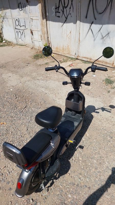 Срочно продам электро скутер.Состояние отличное.