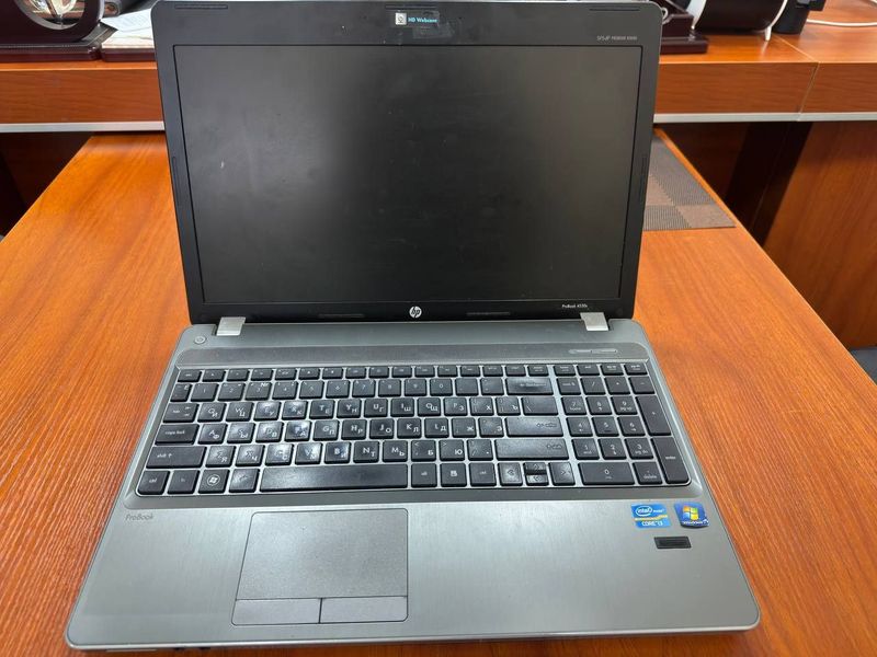 Ноутбук HP Core i3 сотилади