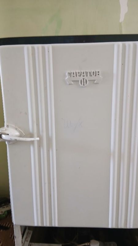 Холодильник сотилади