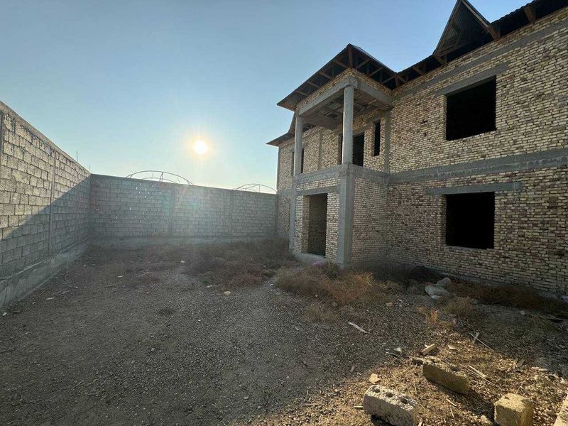 2.8 Sotiqli karobka holatdagi hovli sotiladi. 2.8 Sotiqli karobka holatdagi hovli sotiladi.