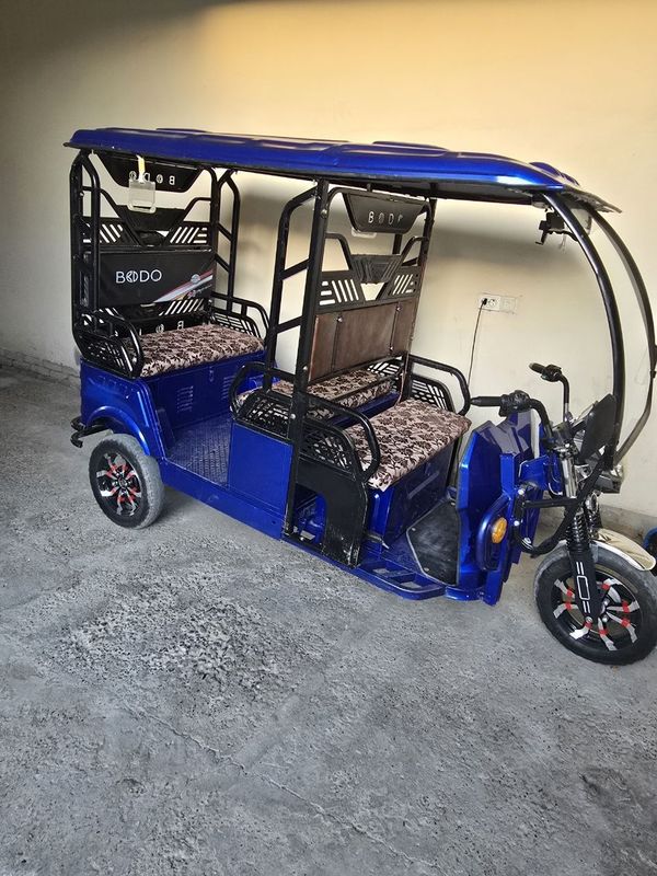 Srochna elektro riksha sotiladi