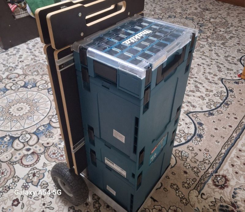 Кейс Makita с верстаком – хранение и рабочее место в одном решении! Кейс Makita с верстаком – хранение и рабочее место в одном решении!