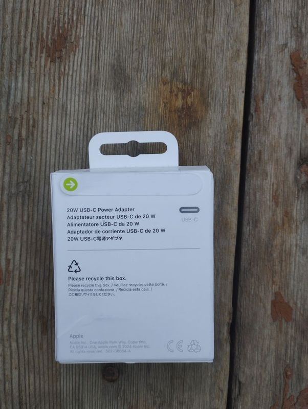 Адаптер Apple 20W USB-C (оригинал) Привез с Америки, полностью нов Адаптер Apple 20W USB-C (оригинал) Привез с Америки, полностью нов