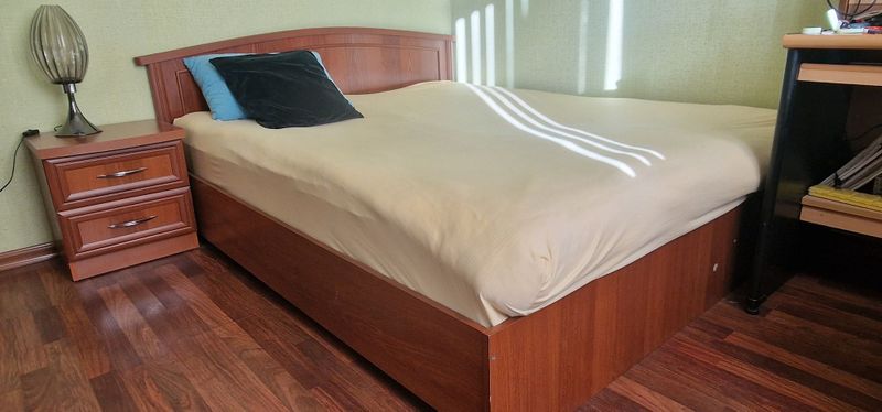 Продам кровать 165х200 Продам кровать 165х200