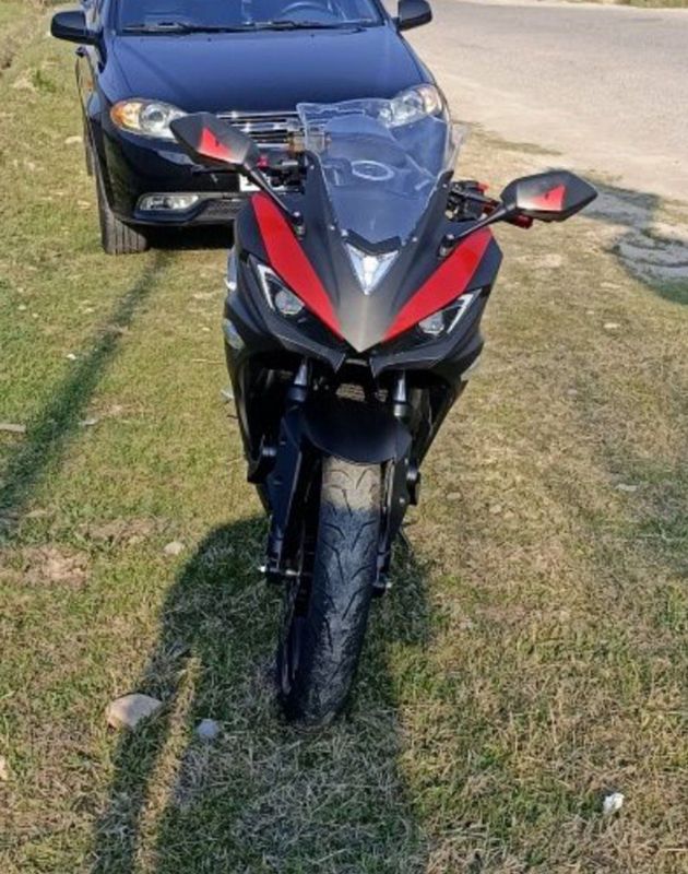 Yamaha R 3 replica 400 kub 475 km probeg new Yamaha R 3 replica 400 kub 475 km probeg new
