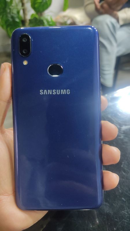 Samsung a 10 s sotiladi. Xotira 2/32 gb. Sastayana yaxshi,