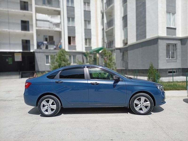 Lada Vesta 1,6 srochnaga sotiladi