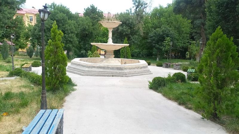 Сдаётся 2х комнатная на Маланият, центр! Чирчик