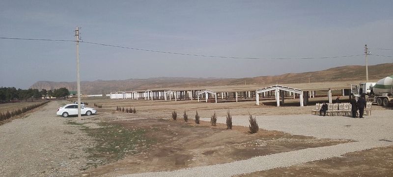 Mol bozori va qoshimcha ferma va tovuqxonalar bir joyda sotiladi. Mol bozori va qoshimcha ferma va tovuqxonalar bir joyda sotiladi.