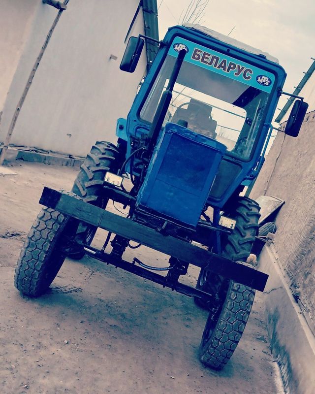 MTZ 80 Traktori sotiladi xolati zor