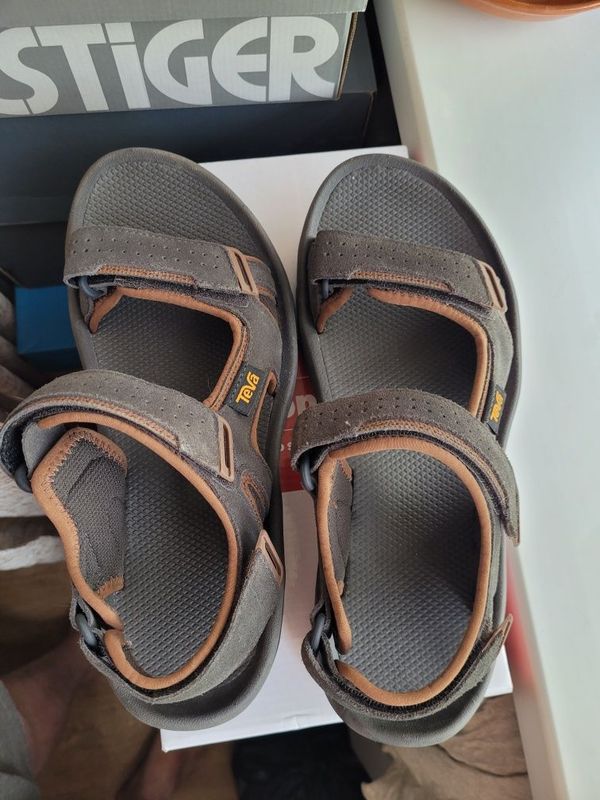 Сандалии Teva правые Сандалии Teva правые