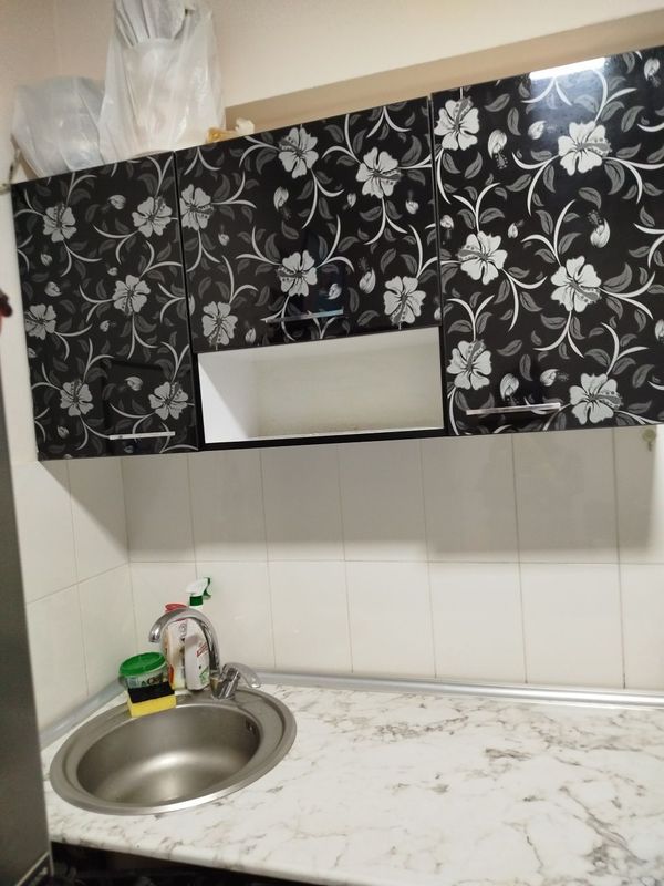 Kuxiniy mebel bez rakvina sotiladi