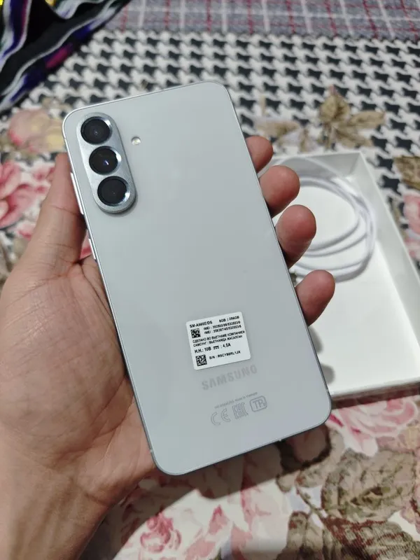 Samsung S25 FE 8/128 Gb sotiladi