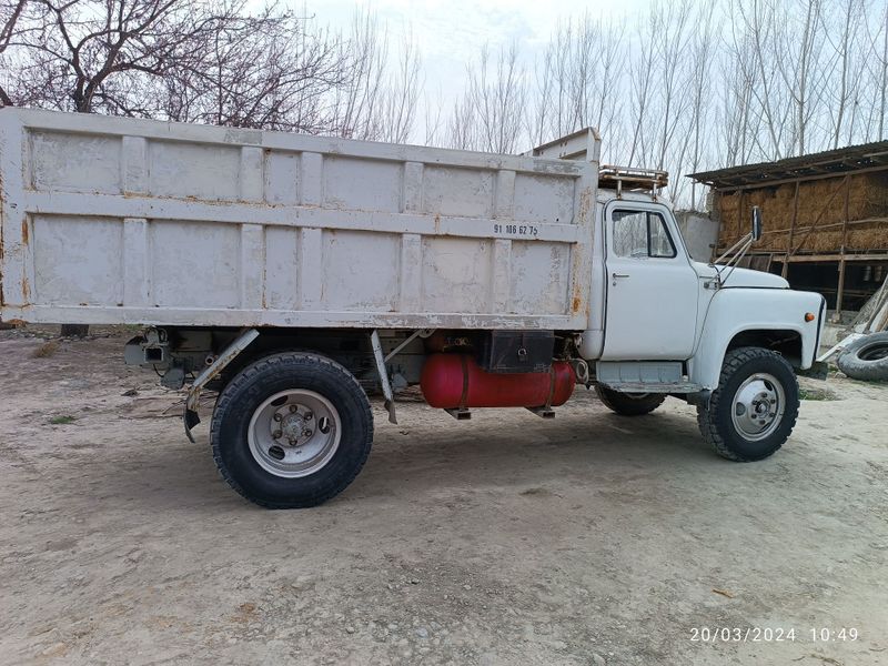 Gaz 53 srochna sotiladi
