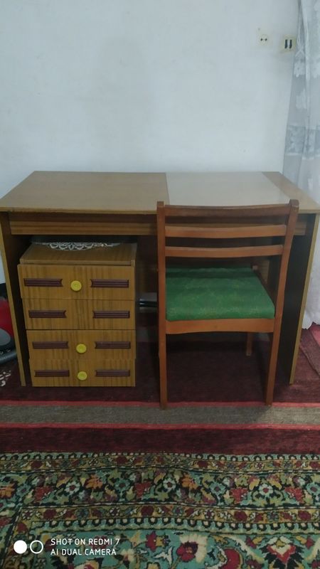 Продаю письменный стол. Продаю письменный стол.
