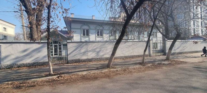 Сдаётся здание под Офис или Бизнес 800 м2; 2-уровня; Центр Яшнабадский Сдаётся здание под Офис или Бизнес 800 м2; 2-уровня; Центр Яшнабадский