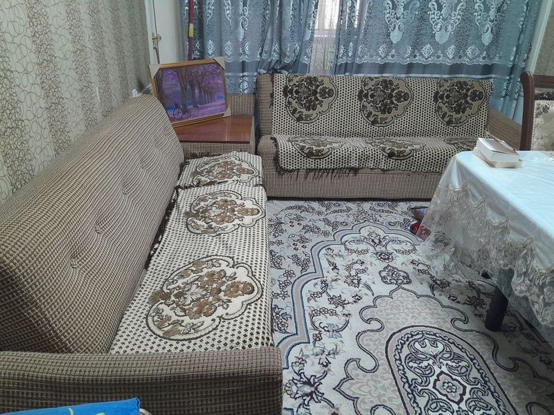 Продаю уголок срочно