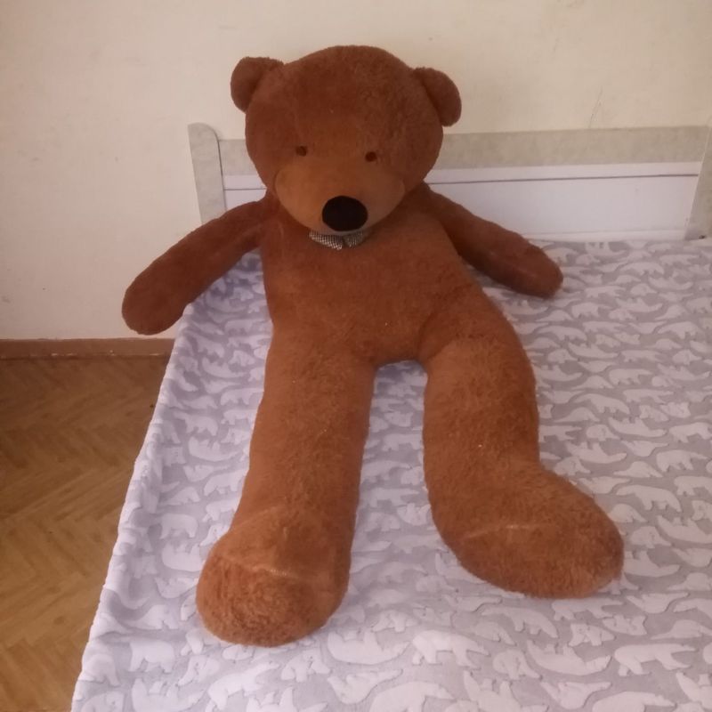 Продаётся очень большой плюшевый медведь. Не дорого! Продаётся очень большой плюшевый медведь. Не дорого!