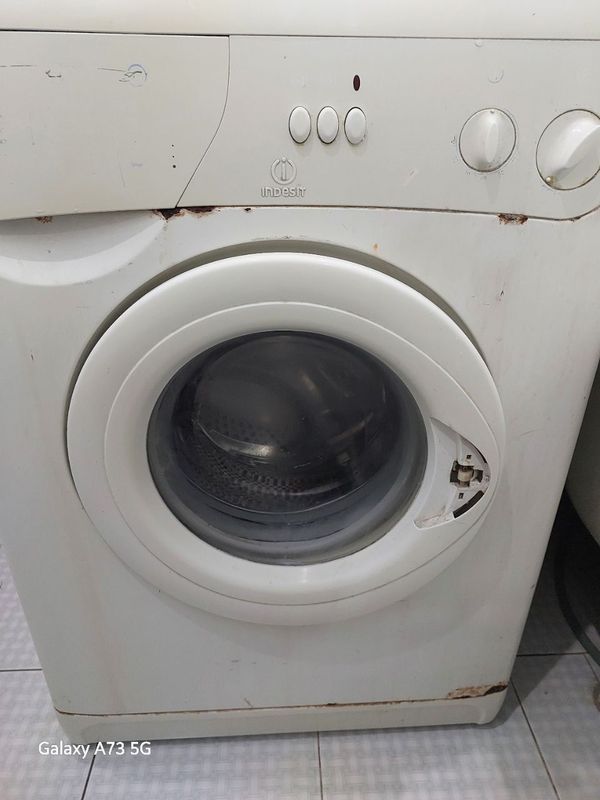Продается! Стирал.машина indesit