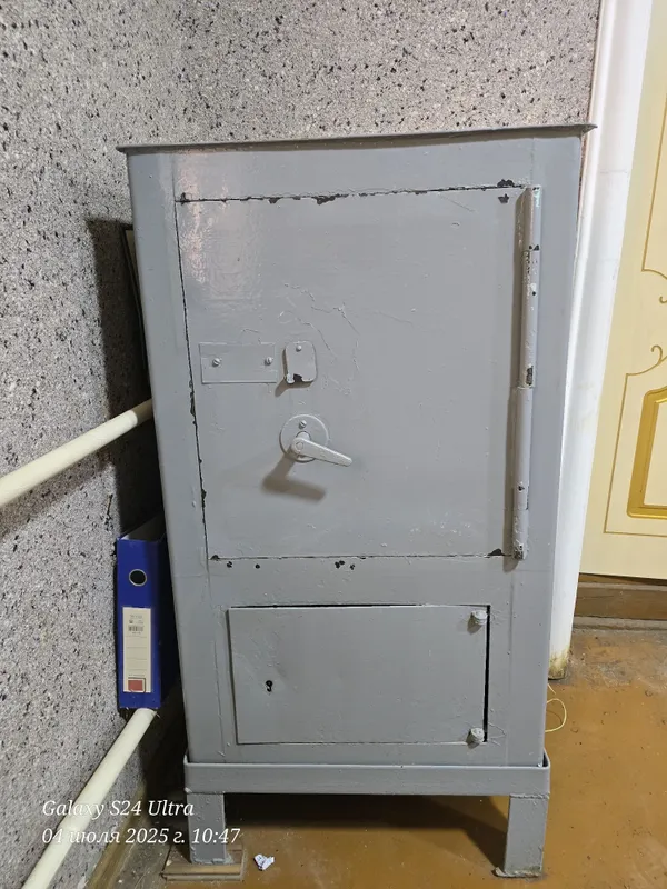Продаётся сейф двух камерный не сгораемый