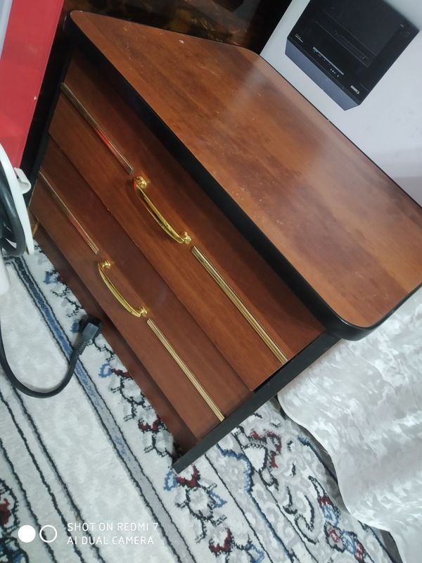 Mebel sotiladi spalniy Mebel sotiladi spalniy