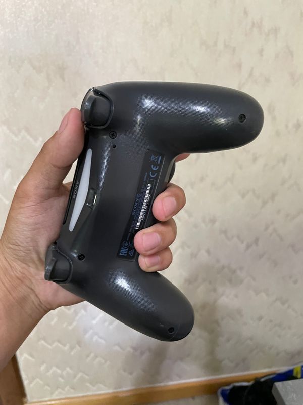 PS4 controller deeeeyarli ishlatilmagan, Yangidek! PS4 controller deeeeyarli ishlatilmagan, Yangidek!