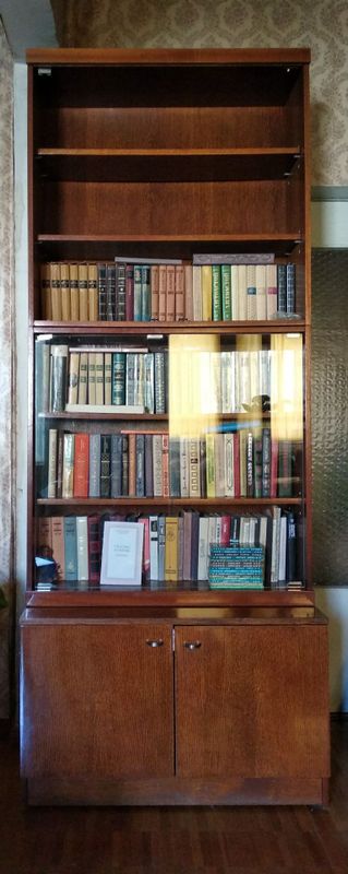 Продаются книжные шкафы Продаются книжные шкафы
