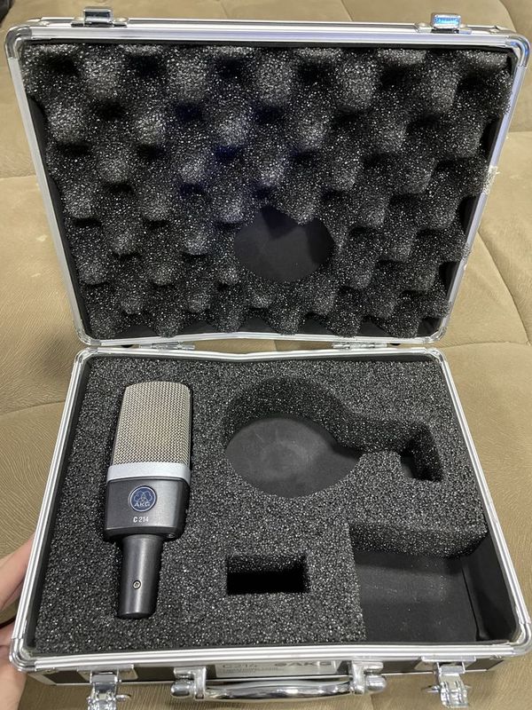 Студийный микрофон AKG C-214 Студийный микрофон AKG C-214