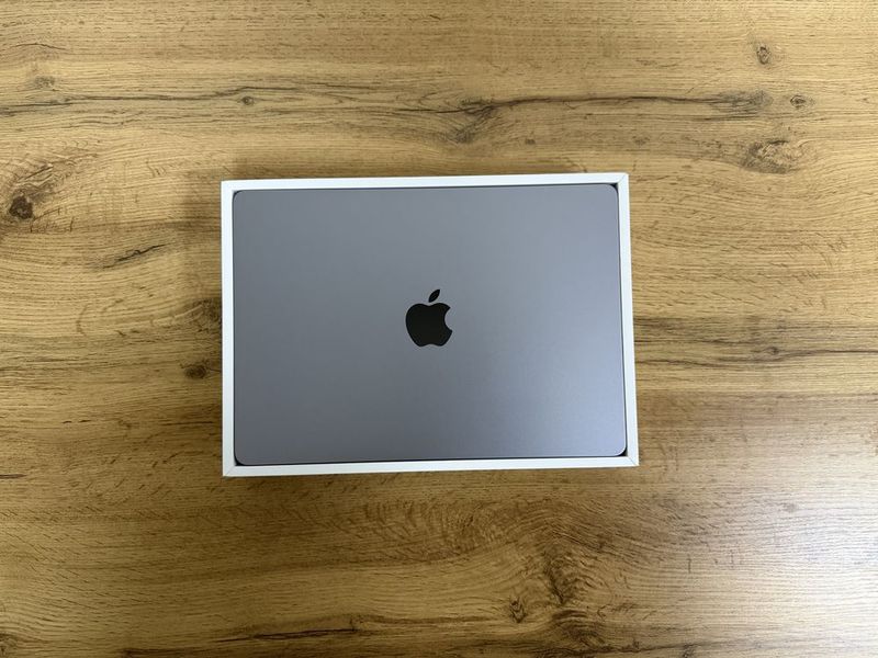 MacBook Air M2 (8GB/256GB) в идеальном состоянии! цикл 2