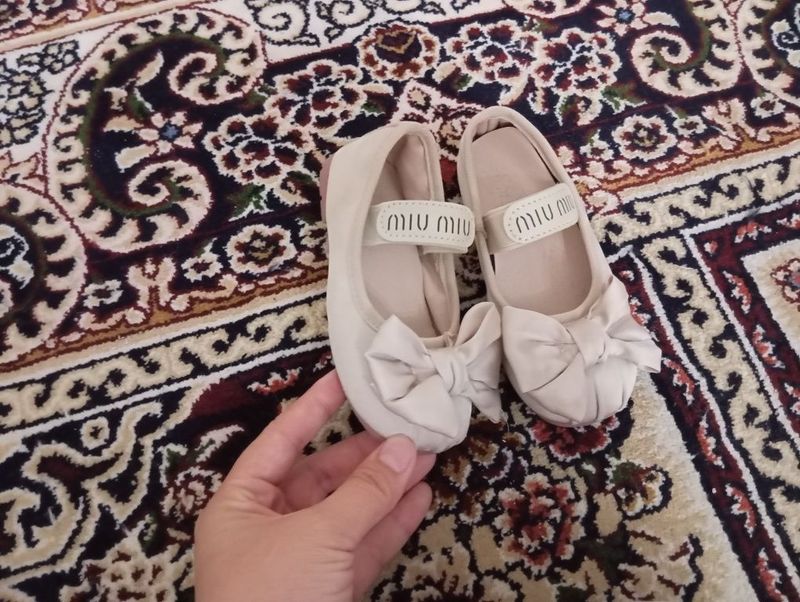 Qizlar uchun bollalar obuvi Qizlar uchun bollalar obuvi