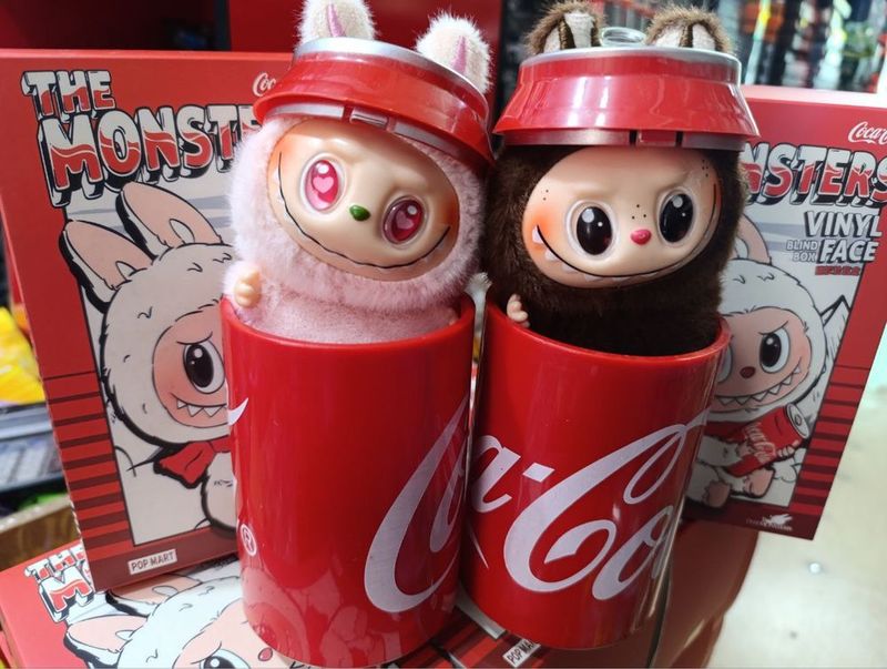 Coca cola labubu oyinchoq Coca cola labubu oyinchoq