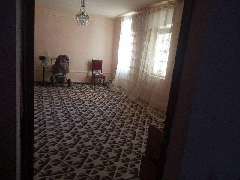 Hovli sotiladi 4 xonadan iborat qishki yozgi tomorqasi bor suv gaz Hovli sotiladi 4 xonadan iborat qishki yozgi tomorqasi bor suv gaz