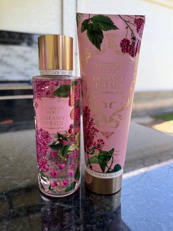 Victoria's secret! Sprey 230.000 Losyon 230.000. Victoria's secret! Sprey 230.000 Losyon 230.000.
