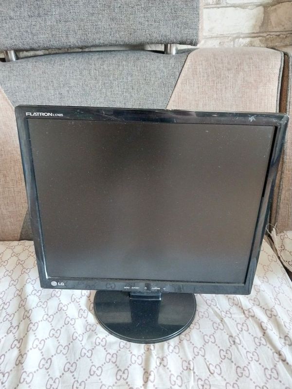 Монитор LG Flatron 17 дуюмовый Монитор LG Flatron 17 дуюмовый