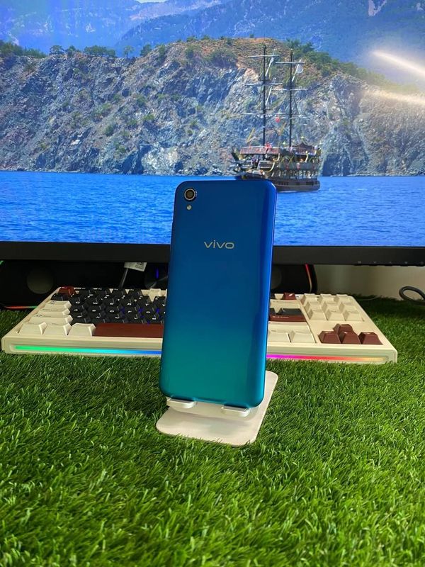 Vivo 1820 sotiladi Vivo 1820 sotiladi