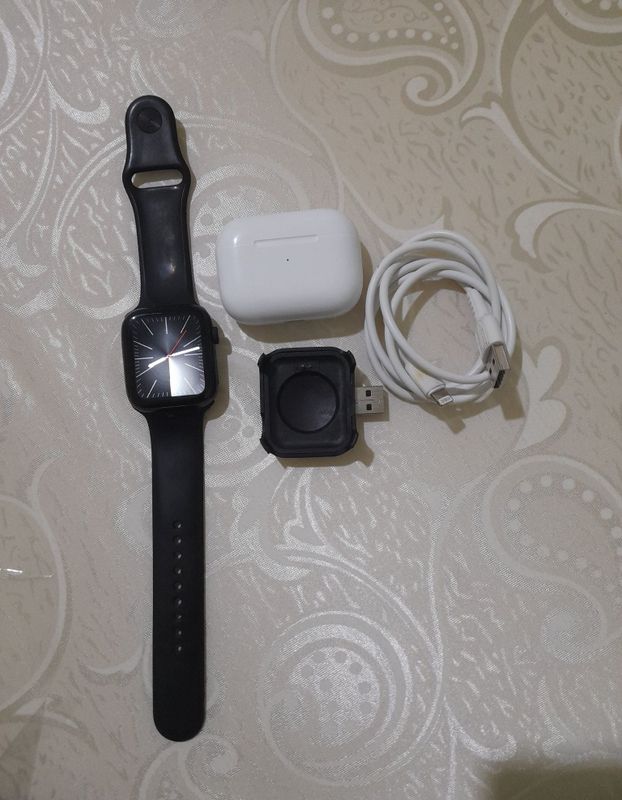 AirPods va Smart Watch sotiladi AirPods va Smart Watch sotiladi