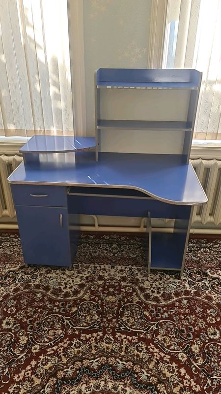 shkaf va parta pardalar television postavkasi shkaf va parta pardalar television postavkasi