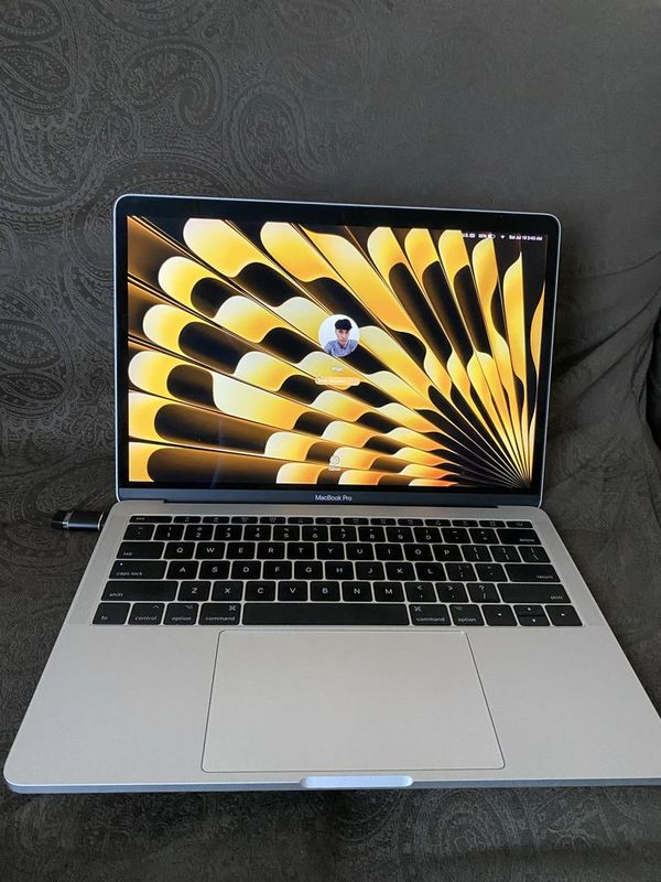 Macbook pro 13.3 dyum