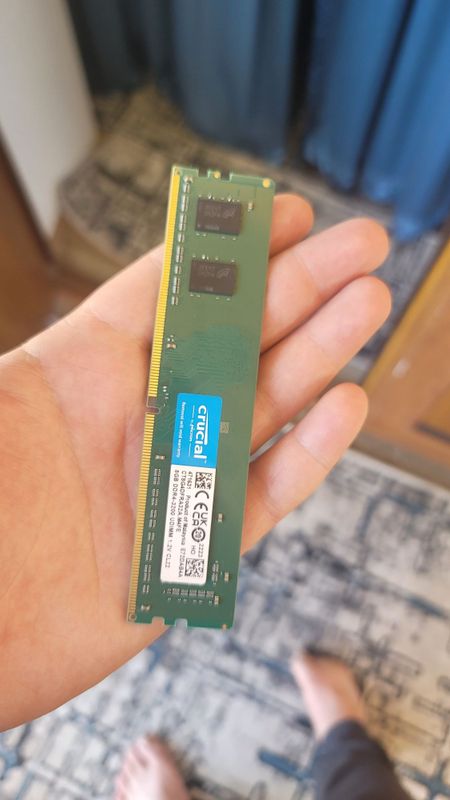 Оперативка DDR4 8 гб зор холатда почти янгидек