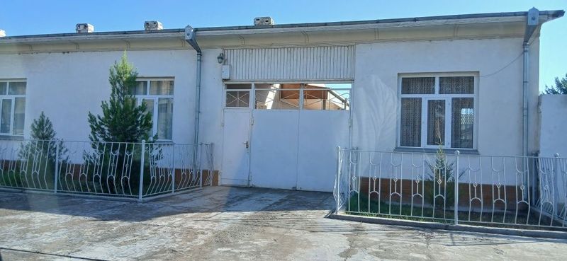 Бекобод шахрида городда ховли сотилади