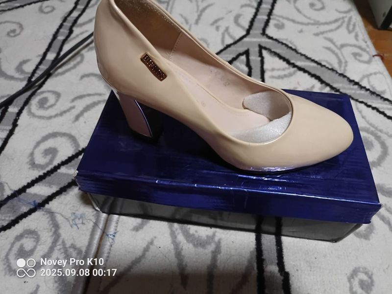 Tuflilar 35 36 37 turetiski orginal va mujiskoy barsofka ham bor yangi Tuflilar 35 36 37 turetiski orginal va mujiskoy barsofka ham bor yangi