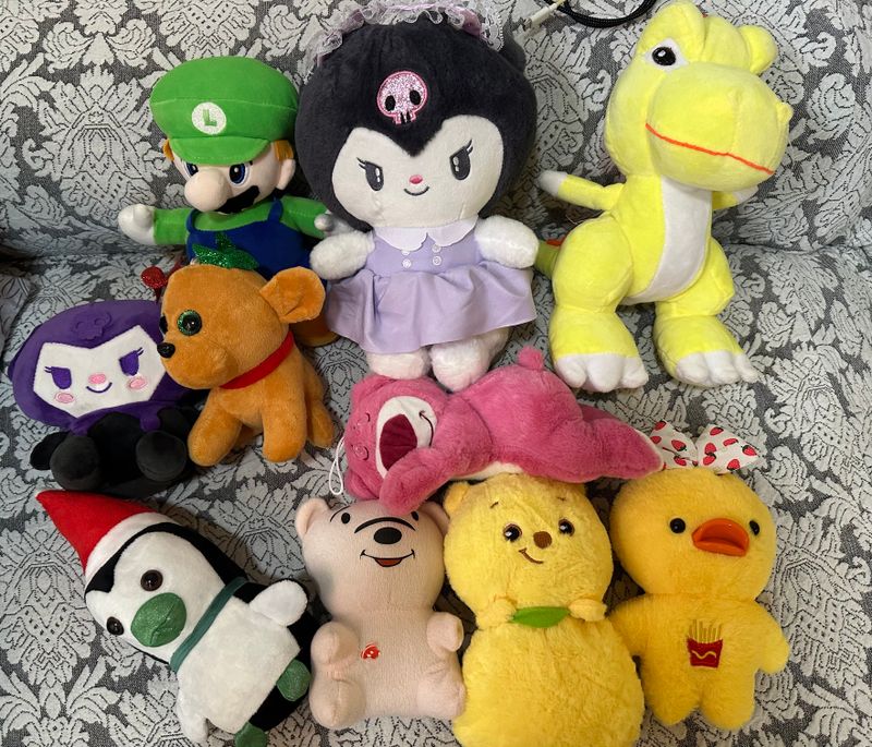 Игрушки мягкие , новые .